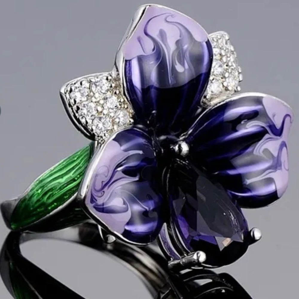 Elegant Flower Amethyst Statement Ring - Picture 4 of 6